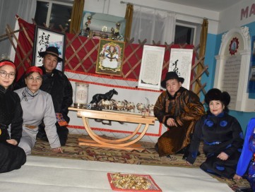 МОНГОЛ БАХАРХЛЫН ӨДӨР