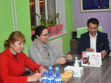 “ӨВӨРБАЙГАЛИЙН ХЯЗГААРЫН ЗОЧИД ТӨЛӨӨЛӨГЧИД ЗОЧИЛЛОО.”