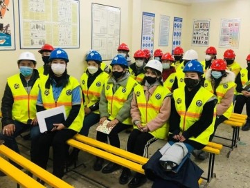 Хэнтий аймаг дахь политехник коллежийн аюулгүй ажиллагааны техникч мэргэжлийн ангийн суралцагчид Уулын баяжуулах Бор өндөр үйлдвэрт очиж туршлага судаллаа.