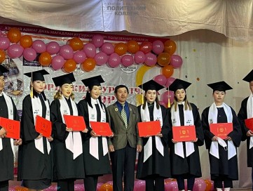 ХЭНТИЙ АЙМАГ ДАХЬ МАГАДЛАН ИТГЭМЖЛЭГДСЭН ПОЛИТЕХНИК КОЛЛЕЖИЙН СУРАЛЦАГЧДЫН ТАЙЛАНТ ӨДӨРЛӨГ БА БАГШ, АЖИЛЛАГСДЫН ИННОВАЦИЙН БҮТЭЭЛИЙН ҮЗЭСГЭЛЭНГ ХАМТАТГАН ЗОХИОН БАЙГУУЛАВ.