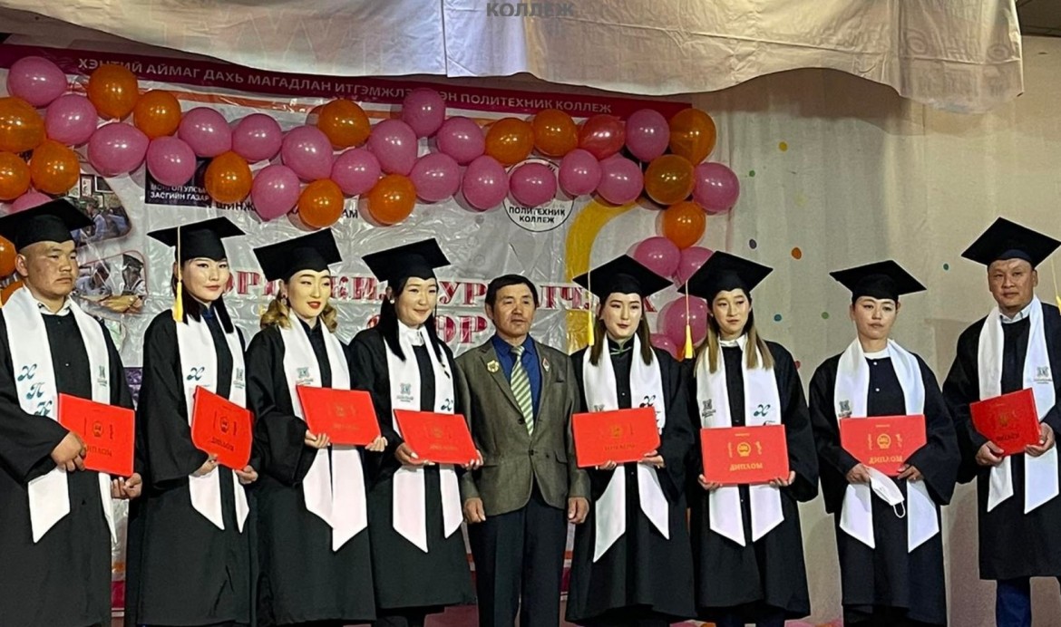 СУРАЛЦАГЧДЫН ТАЙЛАНТ ӨДӨРЛӨГ БА БАГШ, АЖИЛЛАГСДЫН ИННОВАЦИЙН БҮТЭЭЛИЙН ҮЗЭСГЭЛЭНГ ХАМТАТГАН ЗОХИОН БАЙГУУЛАВ.