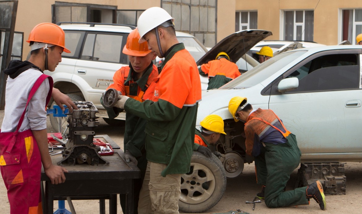 ГЕРМАН УЛСЫН АХМАД МЭРГЭЖИЛТЭН ПОЛИТЕХНИК КОЛЛЕЖИЙН ТЭНХИМД ЗӨВЛӨН ТУСЛАХ ҮЙЛЧИЛГЭЭ ҮЗҮҮЛЖ БАЙНА